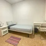 Rent a room of 100 m² in valencia