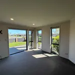 Rent 3 bedroom house in Papamoa Beach