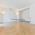 Rent 5 bedroom apartment of 200 m² in Milano