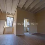 Affitto 3 camera appartamento di 105 m² in Piacenza