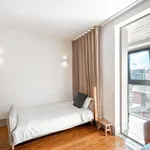 Rent 1 bedroom apartment of 45 m² in Porto