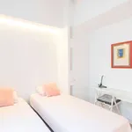 Rent 3 bedroom apartment of 98 m² in barcelona