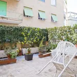 Rent a room of 90 m² in rome