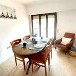 Rent a room of 90 m² in valencia