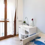 Rent a room of 151 m² in Milan