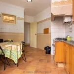 Rent a room of 80 m² in lisbon