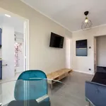 Rent 4 bedroom apartment of 65 m² in Barcelona