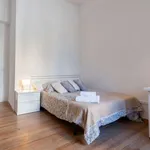 Rent a room of 220 m² in madrid