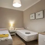 Rent 4 bedroom apartment of 65 m² in Barcelona