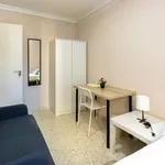 Rent a room of 110 m² in Sevilla