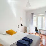 Rent a room of 80 m² in lisbon