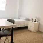 Rent 4 bedroom apartment in Valencia