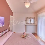 Rent 7 bedroom house of 550 m² in Padenghe sul Garda