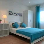 Rent a room of 100 m² in lisbon