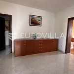 Rent 5 bedroom house of 485 m² in Medulin