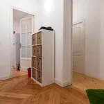 Rent a room of 180 m² in madrid