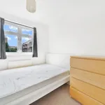 Rent 4 bedroom flat in London