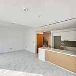 Rent 4 bedroom house of 300 m² in Dubai