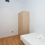 Rent 4 bedroom apartment of 60 m² in Barcelona