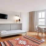 Rent 1 bedroom apartment of 60 m² in Porto