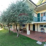 Rent 5 bedroom house of 220 m² in Padenghe sul Garda