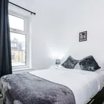 Rent 3 bedroom flat of 7 m² in Bradford