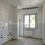 Affitto 3 camera appartamento di 98 m² in Genoa