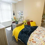 Rent 4 bedroom flat in West Midlands