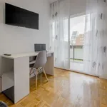 Rent a room of 240 m² in madrid