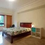 Rent a room of 300 m² in lisbon