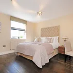 Rent 3 bedroom flat in London