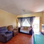 Rent 2 bedroom apartment in Roodepoort