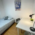 Rent a room of 80 m² in Madrid