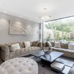 Rent 4 bedroom house of 2024 m² in London