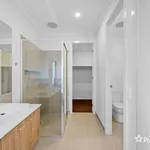 Rent 5 bedroom house in  Fraser Rise VIC 3336                        