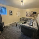 Rent 3 bedroom flat in East Midlands