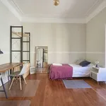 Rent a room of 170 m² in lisbon