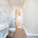 Rent a room of 274 m² in madrid