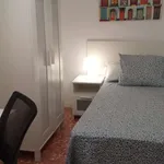 Rent a room of 95 m² in valencia