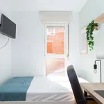 Rent a room of 93 m² in Zaragoza