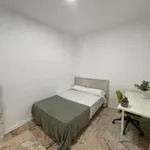 Rent a room of 300 m² in seville