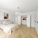 Rent 6 bedroom apartment of 212 m² in Paris