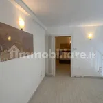 Affitto 5 camera appartamento di 160 m² in Naples