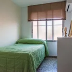 Rent a room of 200 m² in valencia