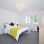 Rent 2 bedroom flat in Newcastle-under-Lyme