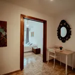 Rent a room of 100 m² in Sevilla