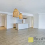 Rent 2 bedroom apartment in Surfers Paradise