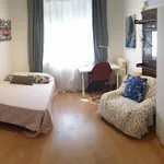 Rent 4 bedroom apartment in Madrid