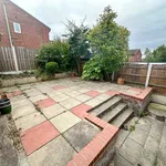 Rent 2 bedroom flat in Wakefield