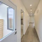 5 bedroom house of 699 sq. ft in Toronto